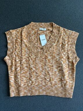 NWT Sleeveless Cable Knit V‑Neck Sweater Vest in Marigold Mix